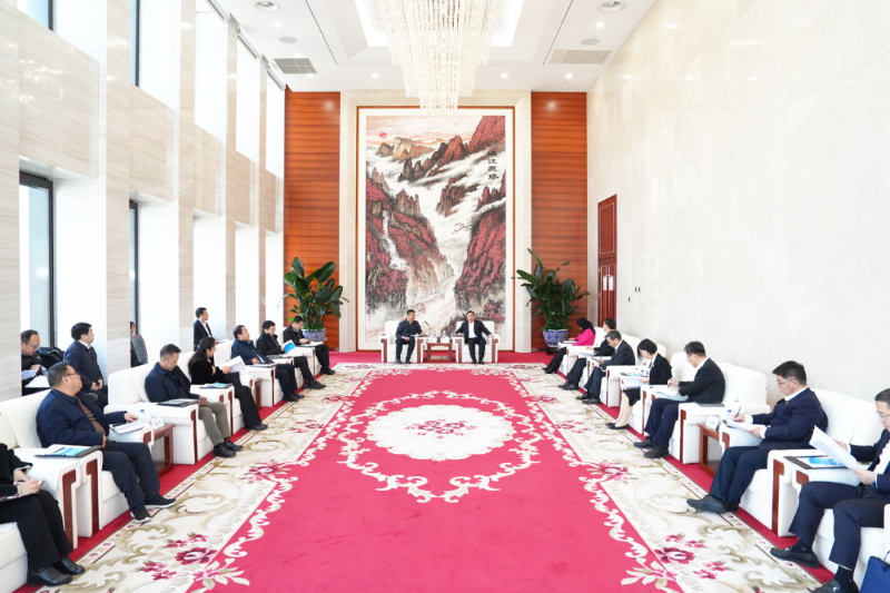 中國能建黨委書記、董事長宋海良與北京市朝陽區(qū)區(qū)長吳小杰會(huì)談