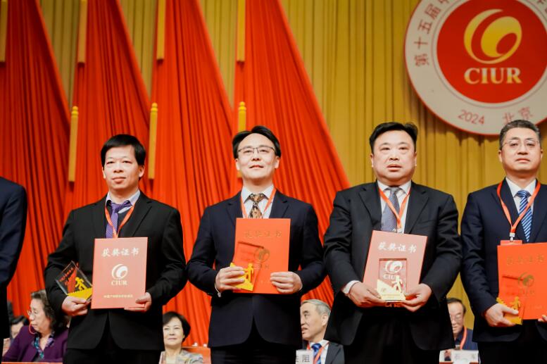 中國(guó)能建綠色建材公司黨委書記、董事長(zhǎng)，綠色先進(jìn)材料研究院院長(zhǎng)蔣洋榮獲“2023年中國(guó)產(chǎn)學(xué)研合作創(chuàng)新獎(jiǎng)”