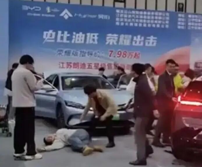 突然啟動!參展車撞傷5人，車企最新回應(yīng)
