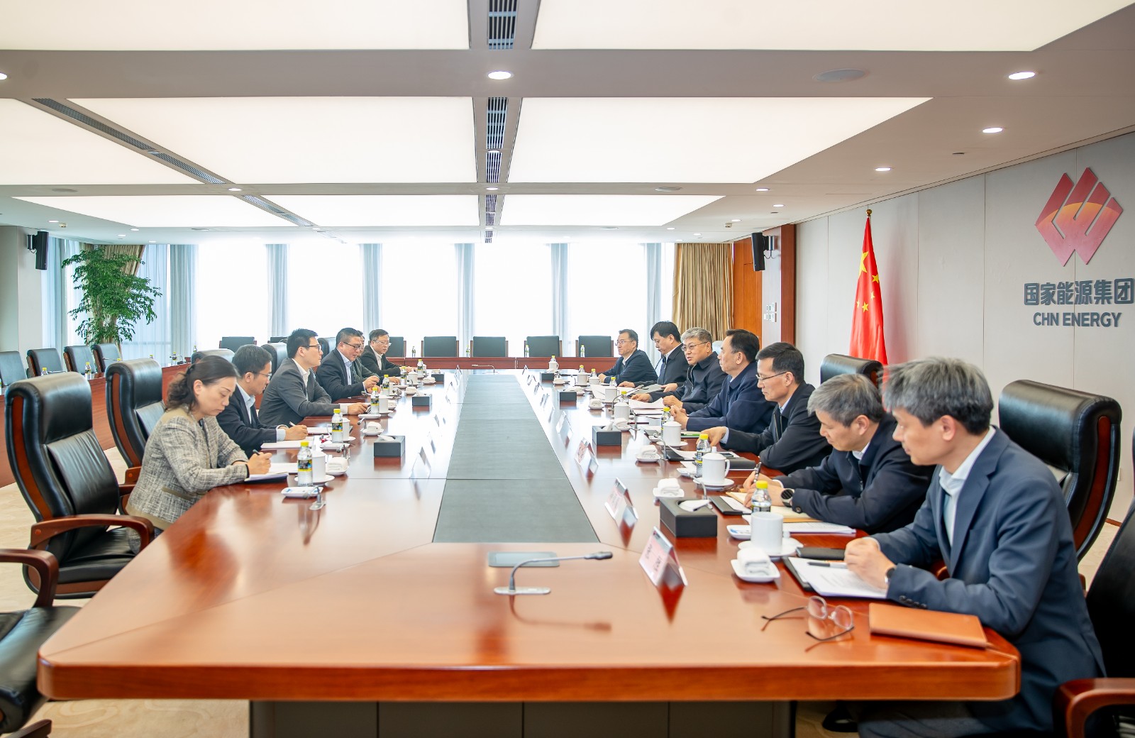 國家能源集團黨組書記、董事長劉國躍會見上海電氣集團黨委書記、董事長吳磊