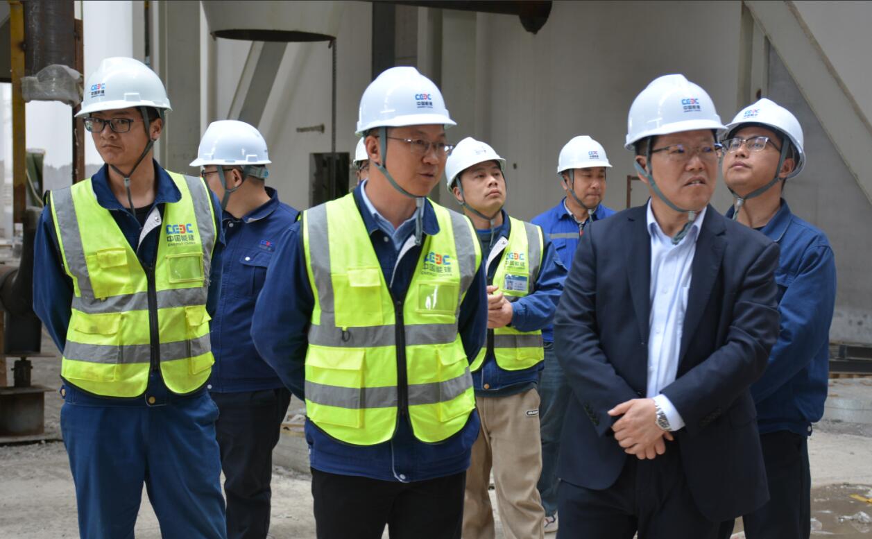 中國能建建筑集團(tuán)黨委副書記、總經(jīng)理羅耕能到正寧百萬項(xiàng)目指導(dǎo)調(diào)研