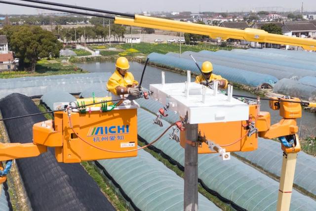 “零感知”帶電作業(yè)，農村電網持續(xù)改造升級