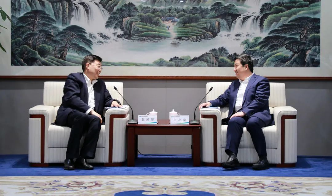 中國(guó)電氣裝備黨委書(shū)記、董事長(zhǎng)白忠泉會(huì)見(jiàn)首鋼集團(tuán)黨委書(shū)記、董事長(zhǎng)趙民革