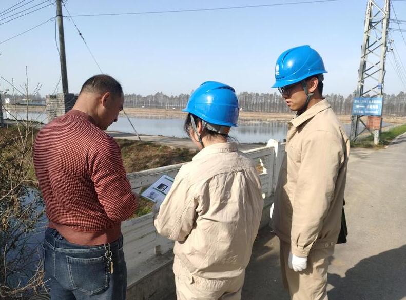 固城供電所深入養(yǎng)殖基地“查漏補缺”，助農(nóng)增收