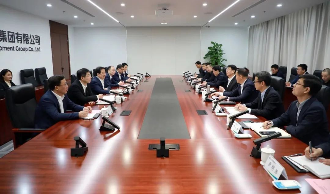 中國(guó)電氣裝備黨委書(shū)記、董事長(zhǎng)白忠泉會(huì)見(jiàn)甘肅電氣集團(tuán)董事長(zhǎng)劉萬(wàn)祥、天水市副市長(zhǎng)胡志勇