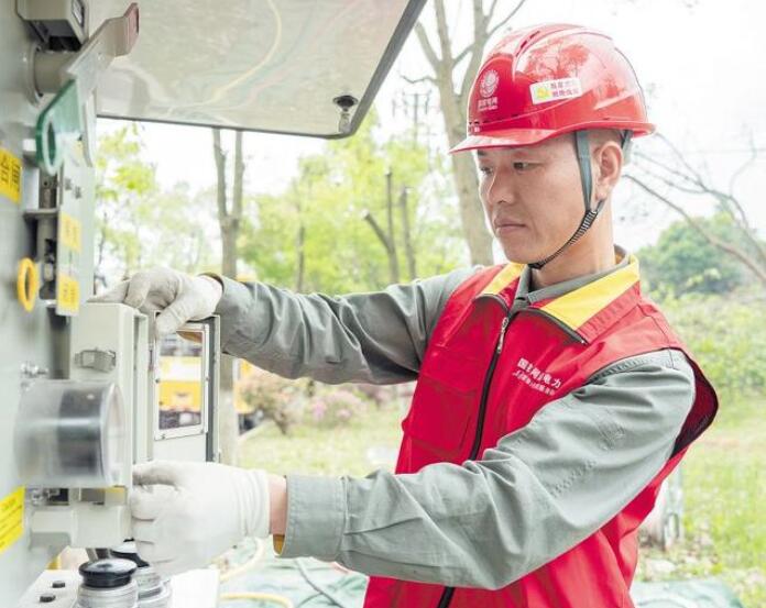 賀彪：星城萬(wàn)家燈火，“帶電護(hù)衛(wèi)”用心守候