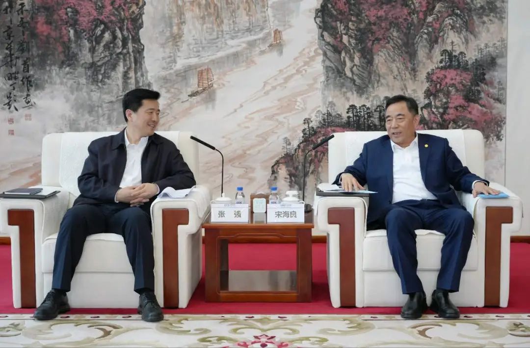 中國能建黨委書記、董事長宋海良與北京經開區(qū)工委書記張強會談