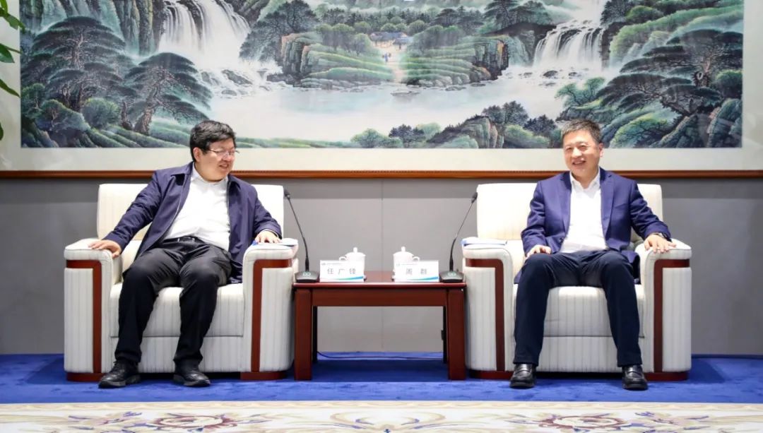 中國電氣裝備黨委副書記、總經(jīng)理周群會(huì)見濟(jì)南市副市長任廣鋒