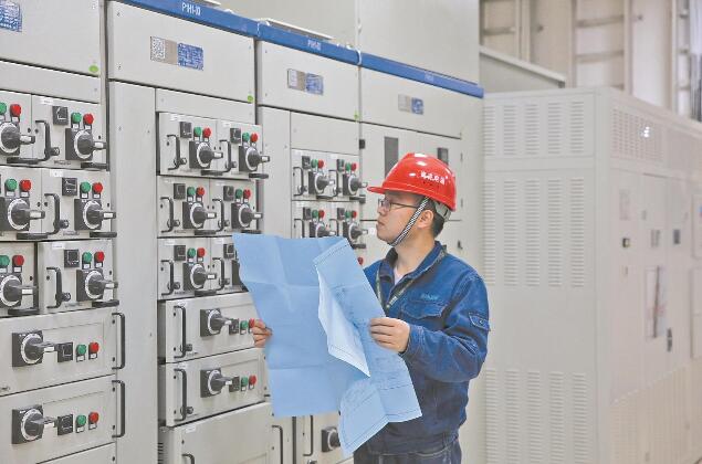 王然豐:潛心鉆研勇挑重?fù)?dān) 精益求精建設(shè)工程