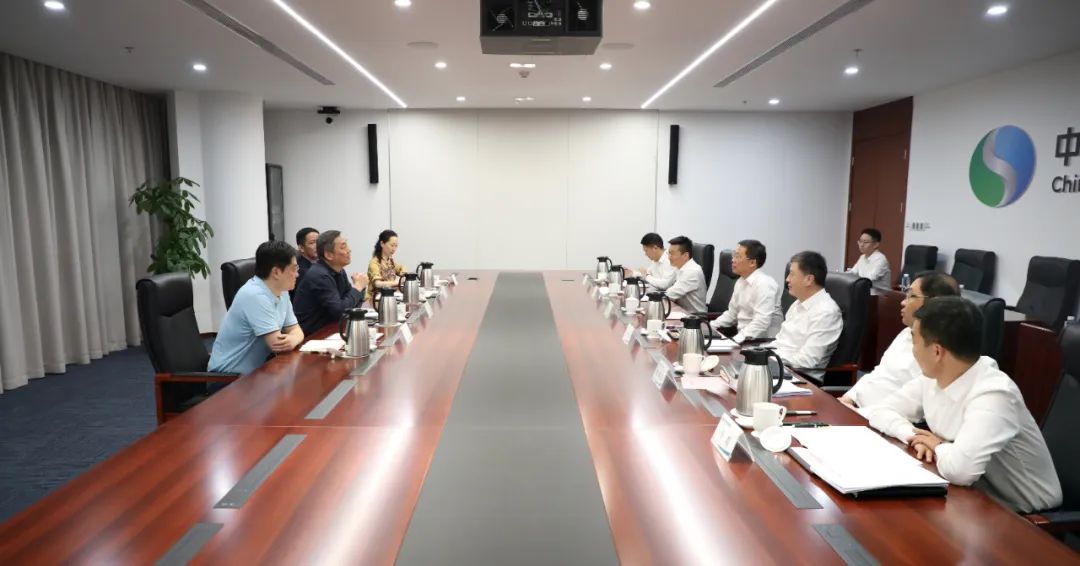 中國電氣裝備李洪鳳董事長、周群總經(jīng)理會見上海市經(jīng)信委副主任戎之勤