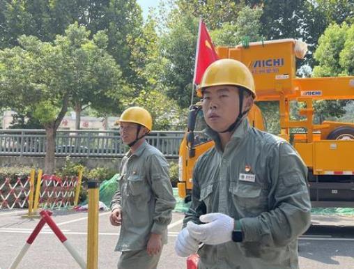 桂長(zhǎng)菁：“不稱(chēng)職”的準(zhǔn)新郎和有擔(dān)當(dāng)?shù)摹皫щ姳? /></a></div>
				<div   id=