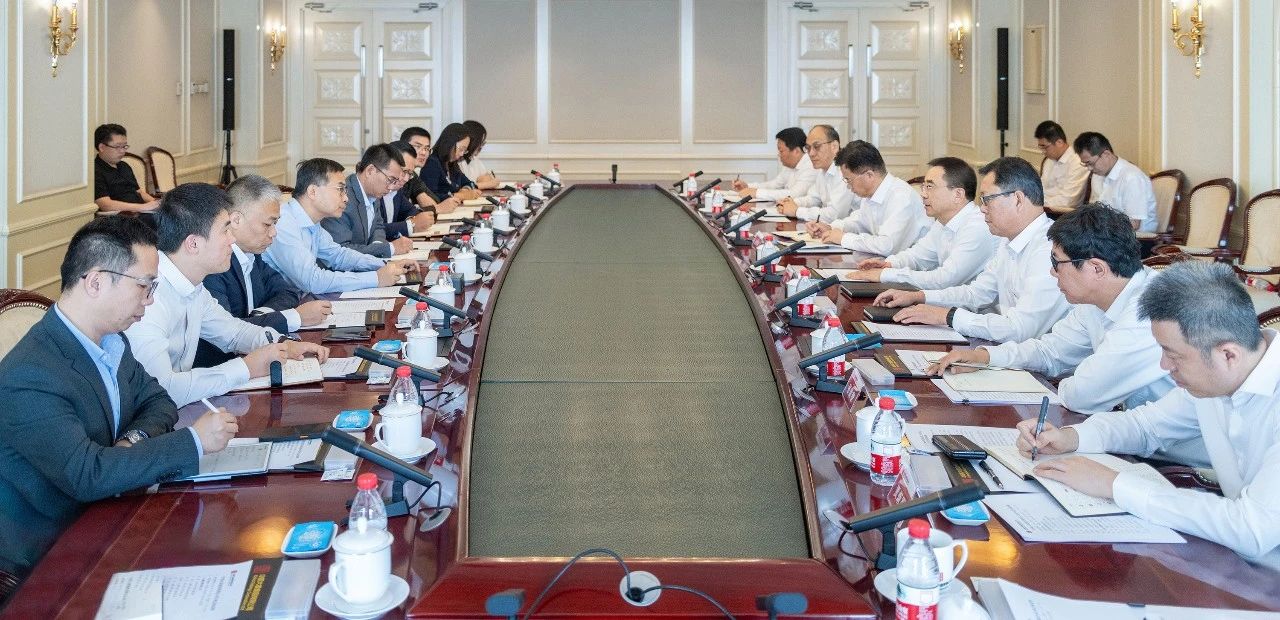 大唐集團黨組書記、董事長鄒磊與遠景科技集團董事長張雷會談