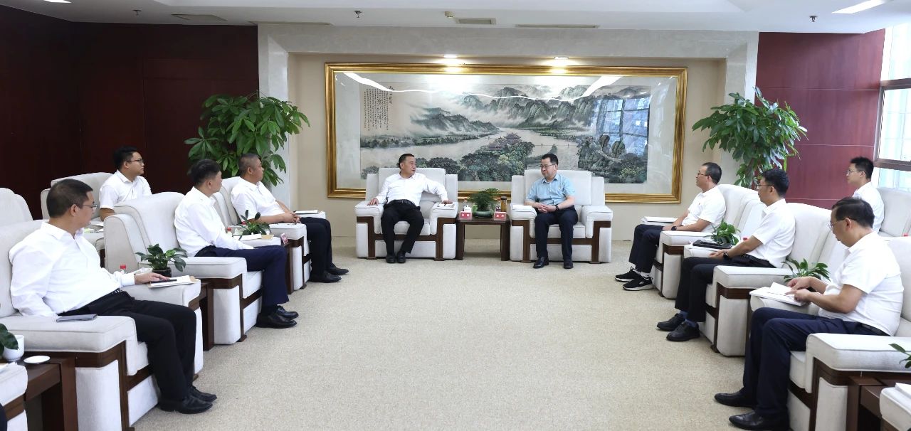 大唐四川公司黨委書記、董事長梁華與中建八局西南分公司黨委書記、董事長李彪會(huì)談