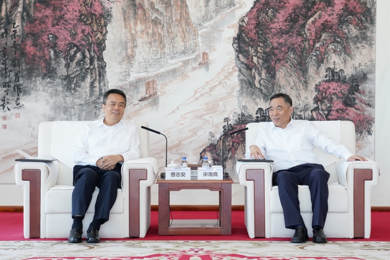 中國能建黨委書記、董事長宋海良與哈電集團黨委書記、董事長曹志安會談