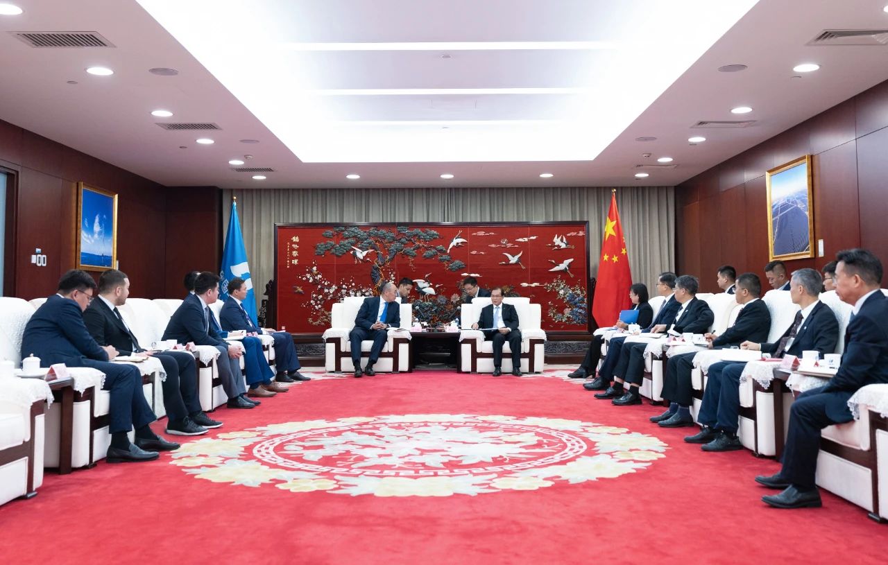 華電集團董事長、黨組書記江毅與哈薩克斯坦工業(yè)和建設部部長哈納特·沙爾拉帕耶夫會談