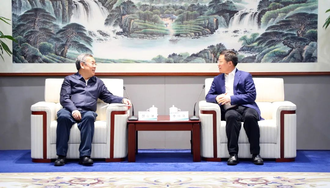 中國電氣裝備黨委書記、董事長李洪鳳會見國家開發(fā)銀行戰(zhàn)略客戶部總經(jīng)理邵立波