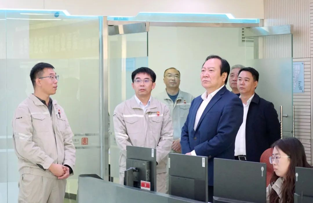 大唐國際發(fā)電公司黨委書記、董事長李凱到承德新能源事業(yè)部調(diào)研