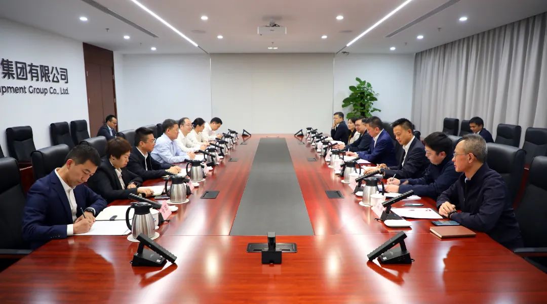 中國電氣裝備黨委書記、董事長李洪鳳會見上海市國資委黨委書記、主任賀青