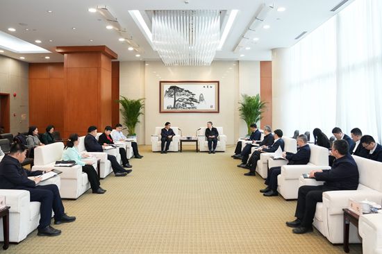 華能集團(tuán)總經(jīng)理張文峰會(huì)見(jiàn)內(nèi)蒙古自治區(qū)黨委常委、包頭市委書(shū)記丁繡峰