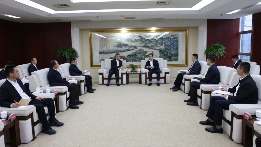 大唐四川公司黨委書記、董事長(zhǎng)梁華與中建新疆建工黨委副書記、總經(jīng)理吳剛柱會(huì)談