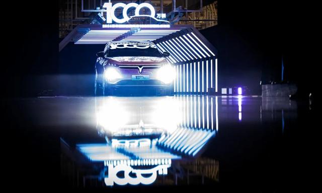 年產(chǎn)量破千萬，中國新能源汽車挑戰(zhàn)中前行