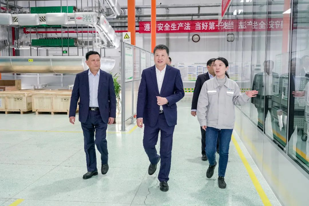 中國電氣裝備黨委副書記、總經(jīng)理周群到河南所