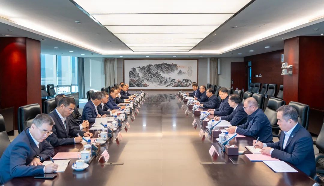 華電集團(tuán)黨組書(shū)記、董事長(zhǎng)江毅會(huì)見(jiàn)中國(guó)中車黨委書(shū)記、董事長(zhǎng)孫永才