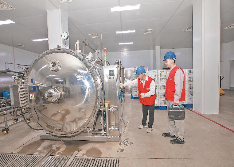 河北青龍:“所長直通車”服務(wù)板栗加工