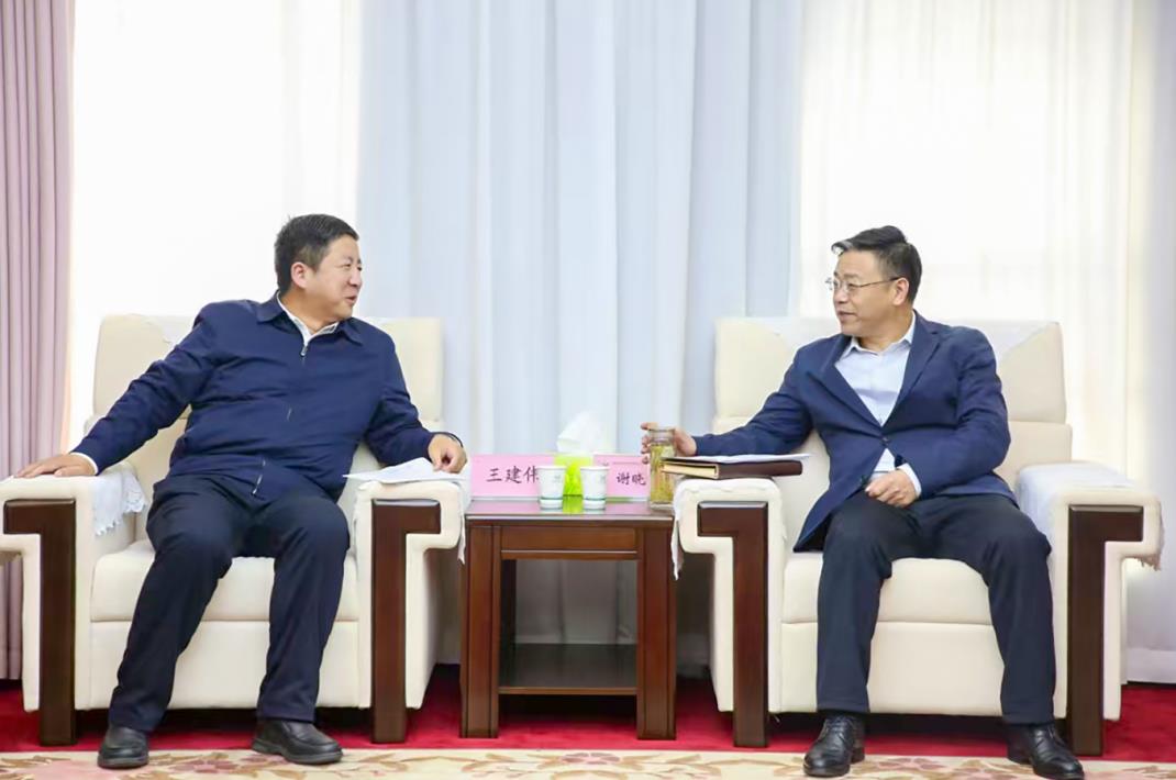 大唐甘肅公司黨委書記、董事長王建偉與甘肅能化集團黨委書記、董事長謝曉鋒會談