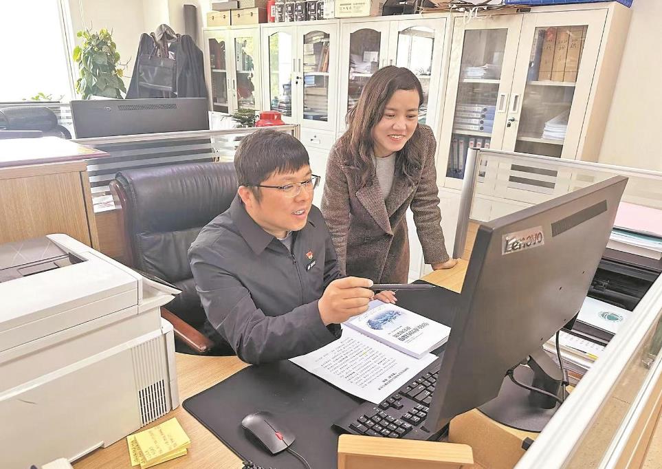 李洪偉：發(fā)揮專長援藏，助力智庫建設(shè)