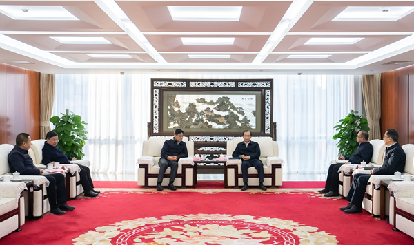華電集團(tuán)黨組書(shū)記、董事長(zhǎng)江毅會(huì)見(jiàn)青海省委常委、省政府黨組副書(shū)記張錦剛
