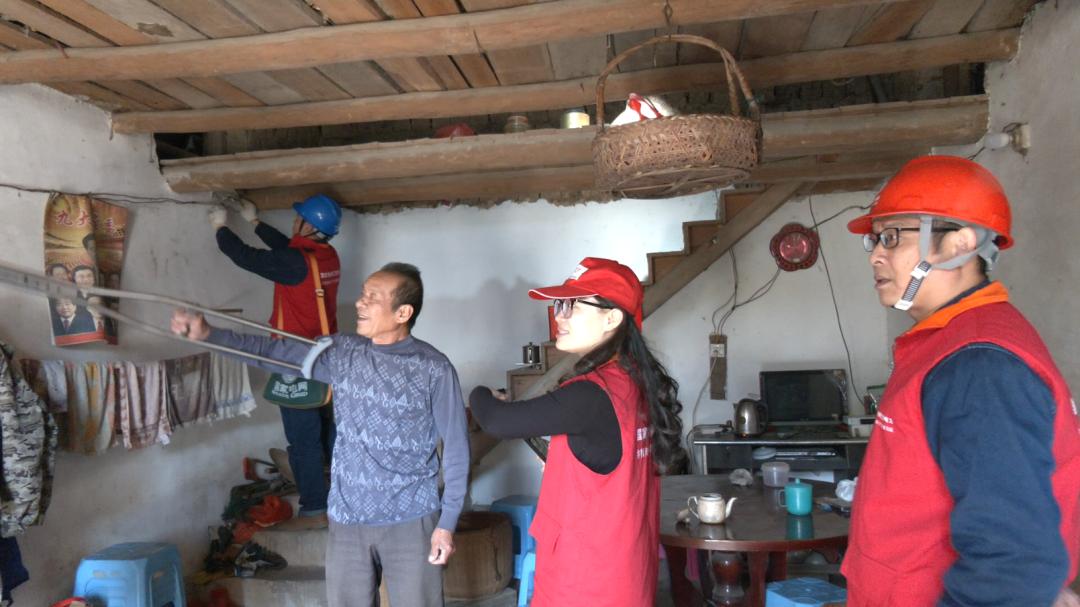 江西會昌供電公司:冬季檢修保供電 貼心服務(wù)暖民心