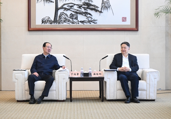 丁焰章與中國(guó)華能董事長(zhǎng)、黨組書(shū)記溫樞剛會(huì)談