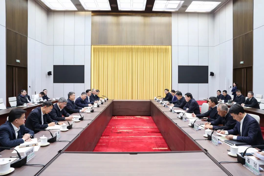 溫樞剛張文峰與國(guó)家電網(wǎng)董事長(zhǎng)張智剛、總經(jīng)理龐驍剛會(huì)談