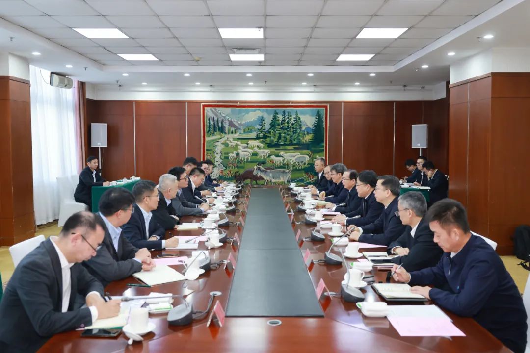 華電集團黨組書記、董事長江毅與上海電氣黨委書記、董事長吳磊舉行會談