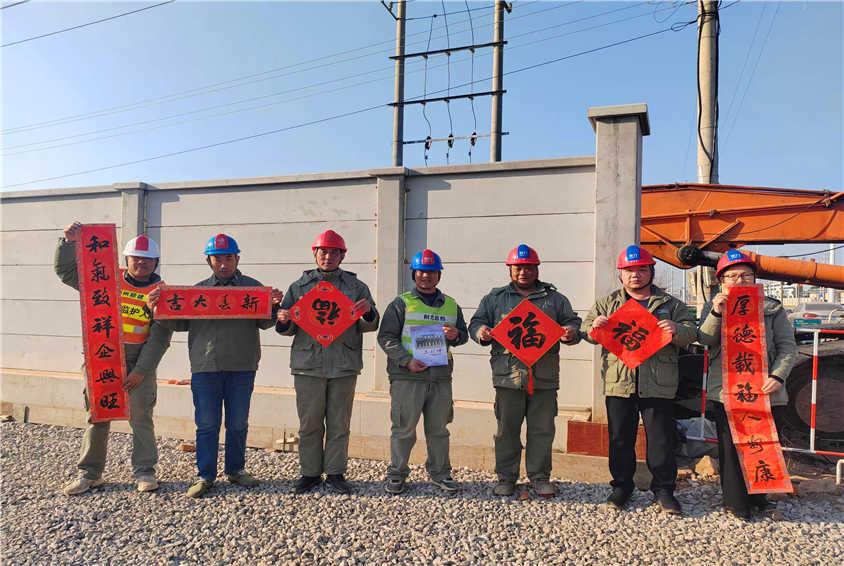 湖北荊力總包公司開(kāi)展走進(jìn)重點(diǎn)工程項(xiàng)目部，送文化到工地一線慰問(wèn)活動(dòng)