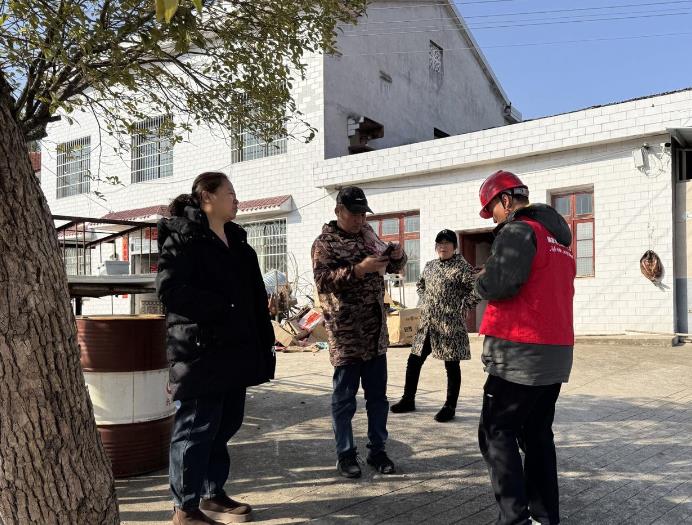 國(guó)網(wǎng)岳陽供電公司除夕上門走訪 保障電力穩(wěn)定