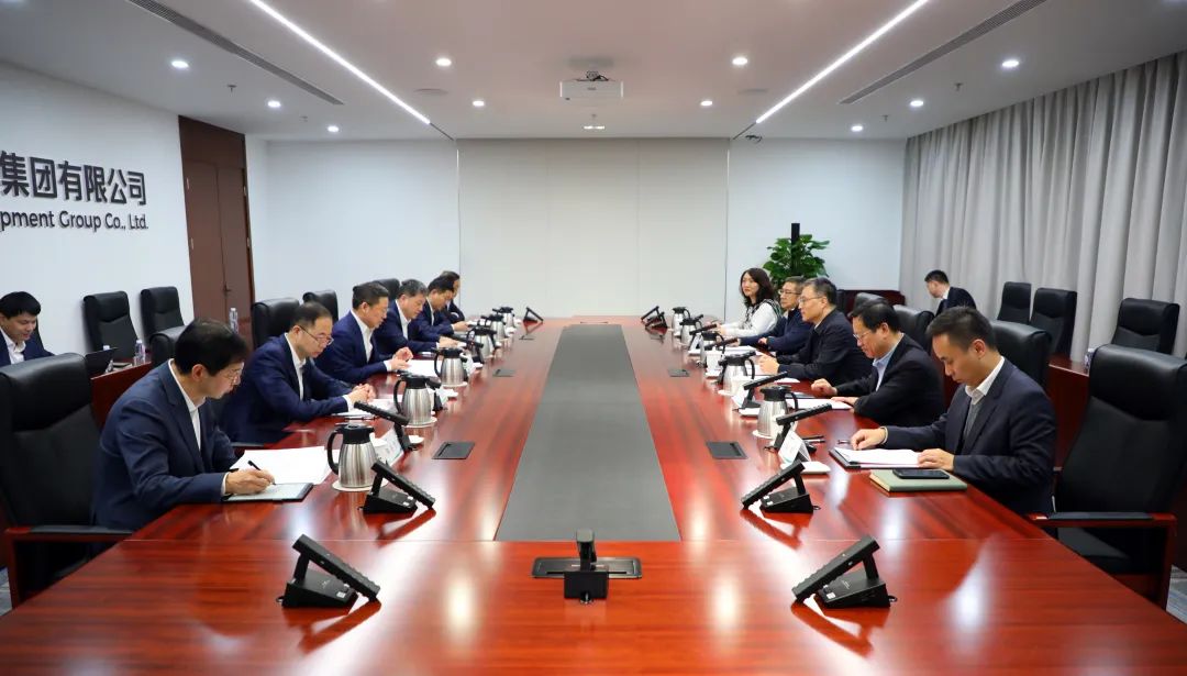 中國(guó)電氣裝備董事長(zhǎng)李洪鳳、總經(jīng)理周群會(huì)見佛