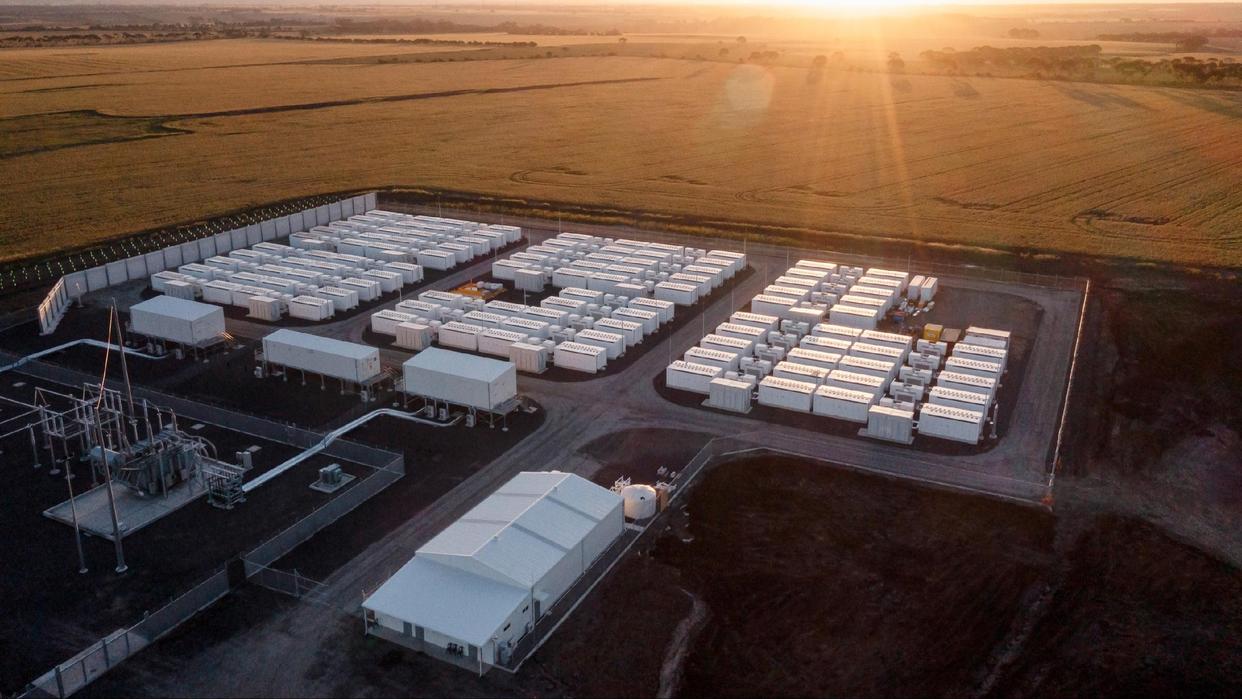 上海儲(chǔ)能超級(jí)工廠投產(chǎn)，馬斯克預(yù)測(cè)特斯拉能源業(yè)務(wù)將增長(zhǎng)至少50%