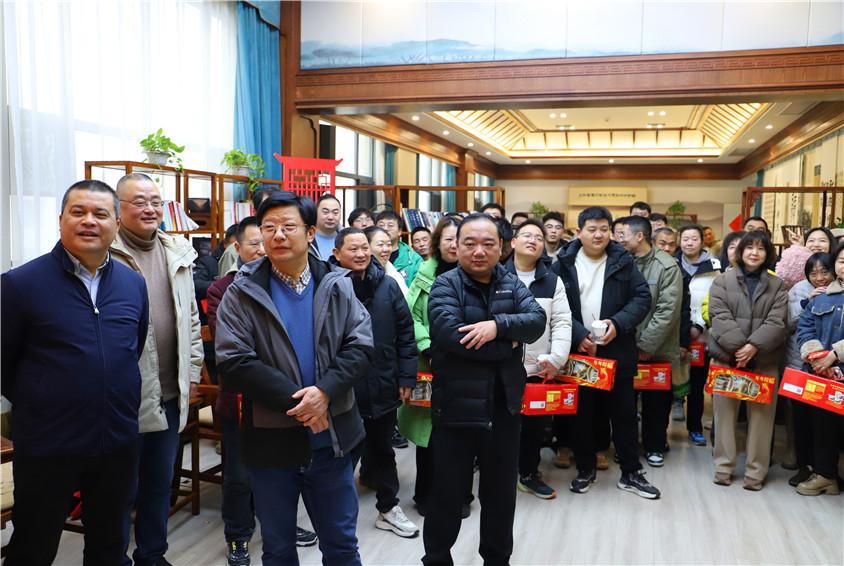 湖北荊力工程總承包公司安規(guī)燈謎來(lái)助興  學(xué)味濃濃過(guò)元宵