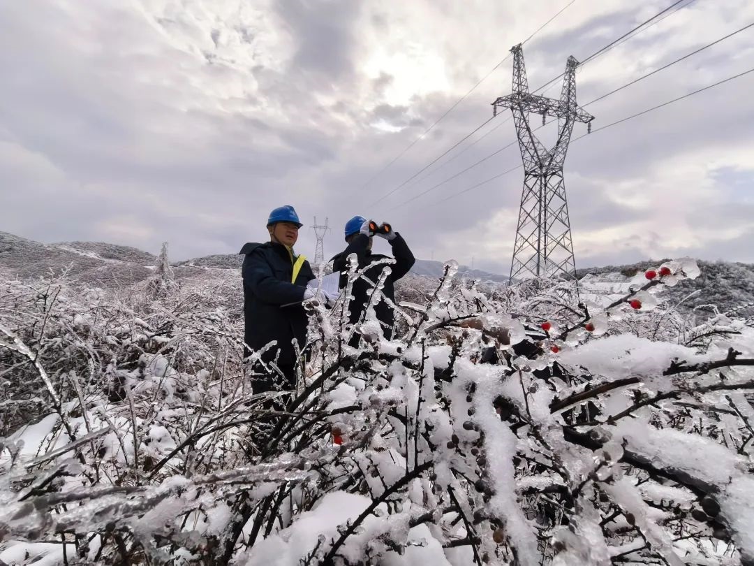 南方電網(wǎng)科技抗冰 讓冰雪“看得見(jiàn)、除得掉、防得住”