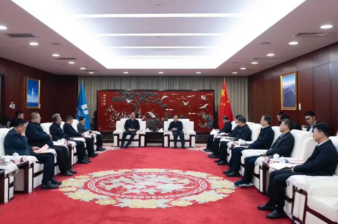 江毅與山西省委常委、常務(wù)副省長盧東亮舉行會談