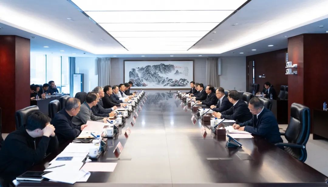 華電集團董事長、黨組書記江毅與北京市政府黨組成員、副市長文獻舉行會談