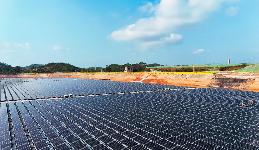 中鋁集團首座水上漂浮式光伏電站并網發(fā)電