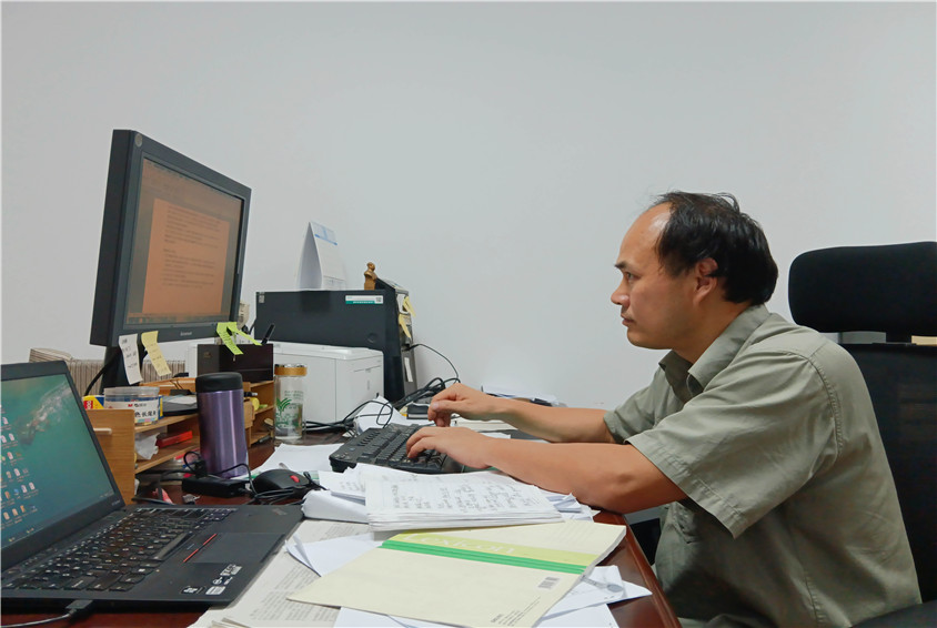 【老兵退伍  初心不改】周志勇： 執(zhí)筆如槍，他為萬家燈火寫春秋