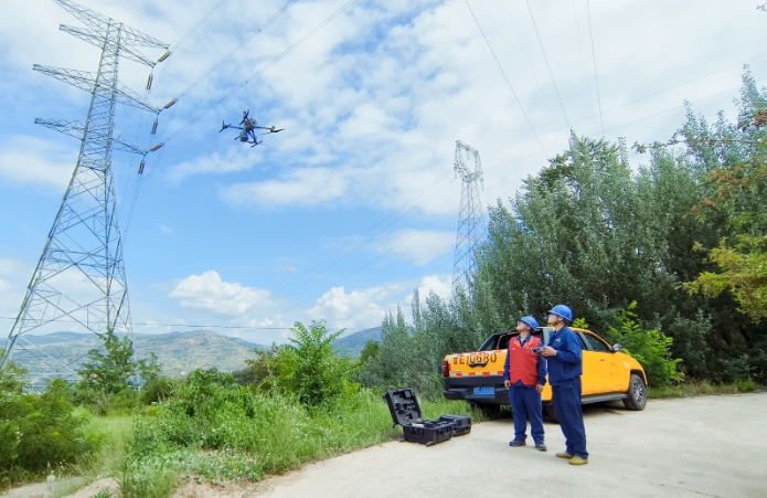 無人機特巡+數(shù)智化監(jiān)測 筑牢電網(wǎng)防汛大堤